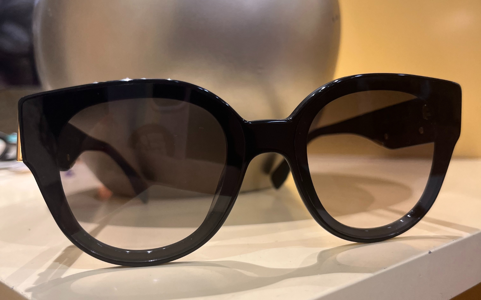Monture de soleil Fendi en acétate noire - Opticien Toulouse, quartier Minimes