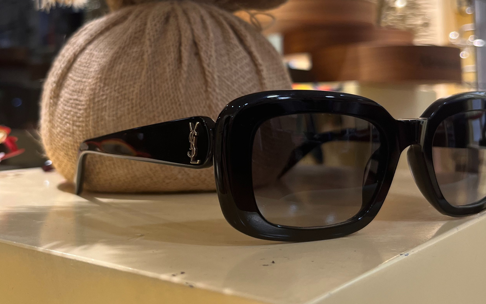 Lunettes de soleil Yves Saint Laurent noires - Optique Cayret, Toulouse