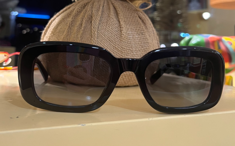 Monture de soleil détails Yves Saint Laurent en métal - Opticien à Toulouse, quartier Minimes