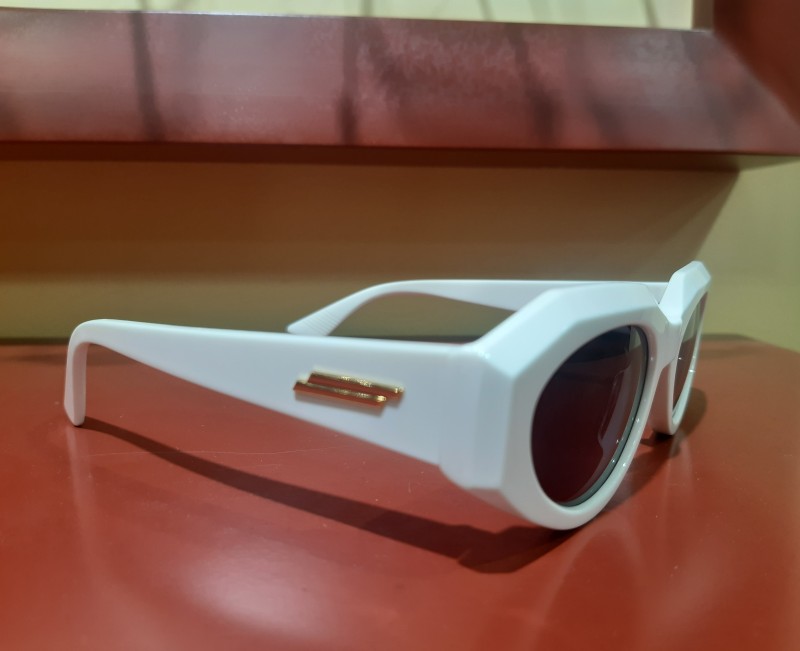 Solaires blanches Bottega Veneta pour femme à Toulouse