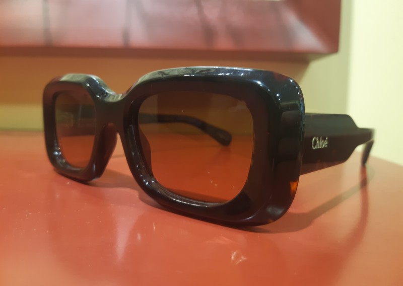 Lunettes de soleil rectangulaires noires à Toulouse