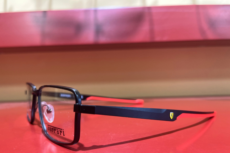 Où acheter des lunettes de la marque Ferrari pour homme à Toulouse